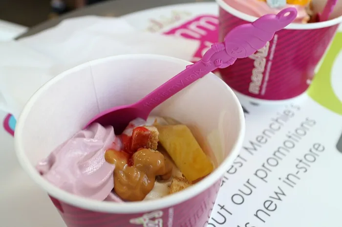 Menchie S Frozen Yogurt